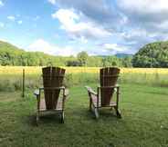 Common Space 7 Creekwalk Inn and Cabins