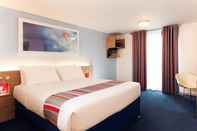 Bedroom Travelodge Heathrow Terminal 5