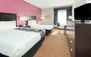 Kamar Tidur 3 La Quinta Inn & Suites by Wyndham Winnie