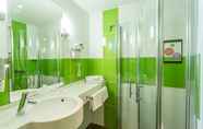 In-room Bathroom 7 ibis Styles Bourges