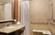 Phòng tắm bên trong 5 Hilton Columbus/Polaris