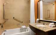 In-room Bathroom 7 Hilton Columbus/Polaris
