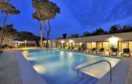 Swimming Pool 7 Salles Hotel Aeroport de Girona