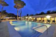 Swimming Pool Salles Hotel Aeroport de Girona