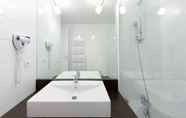 Toilet Kamar 5 Vacancéole - Relais du Plessis Resort & Spa