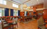 Restaurant 2 Hampton Inn & Suites New Haven - South - West Haven