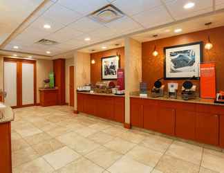 Lobby 2 Hampton Inn & Suites New Haven - South - West Haven