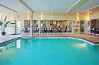 สระว่ายน้ำ Hilton Garden Inn Naperville/Warrenville
