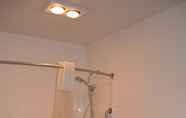 In-room Bathroom 4 EconoLodge by Choice Hotels Rice Lake