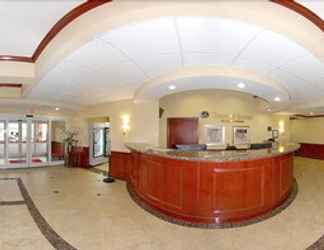 Lobby 2 Comfort Suites Central