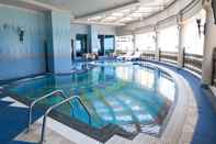 สระว่ายน้ำ Retaj Al Rayyan Hotel