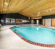 Swimming Pool 5 Quality Inn