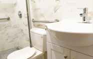 Toilet Kamar 5 Sweden House Hotel