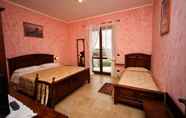 Kamar Tidur 5 Hotel History