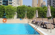 สระว่ายน้ำ 3 Radisson Blu Residence, Dubai Marina