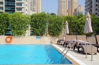 Swimming Pool Radisson Blu Residence, Dubai Marina