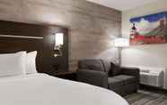 Bedroom 6 Days Inn by Wyndham Kingston