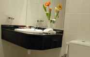 Toilet Kamar 6 XCLUSIVE Hotel Apartments