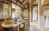 Toilet Kamar 6 The Naka Island, a Luxury Collection Resort & Spa, Phuket