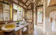 Toilet Kamar 6 The Naka Island, a Luxury Collection Resort & Spa, Phuket