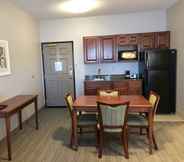 ห้องนอน 4 Country Inn & Suites by Radisson, Marinette, WI