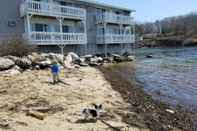 Exterior Smuggler's Cove Inn