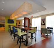 Restaurant 2 Holiday Inn Hotel & Suites Montreal Airport, an IHG Hotel