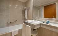 In-room Bathroom 3 Hotel & Spa Sun Palace Albir