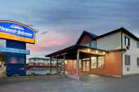 Exterior Howard Johnson by Wyndham Gananoque