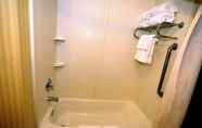 In-room Bathroom 4 Comfort Suites Mahwah - Paramus