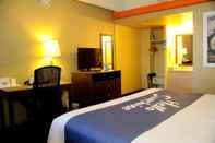 ห้องนอน Days Inn by Wyndham Denver Downtown