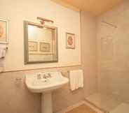 In-room Bathroom 2 La Casa del Garbo - Luxury Rooms & Suite