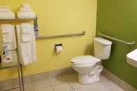 In-room Bathroom Microtel Inn & Suites by Wyndham Delphos