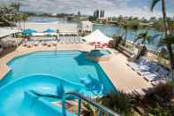 Swimming Pool Tiki Hotel Surfers Paradise