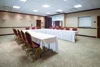 Functional Hall Hampton Inn & Suites Greensburg