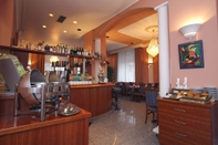 Bar, Kafe dan Lounge Apartment Hotel Kral