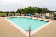 Swimming Pool Econo Lodge Inn & Suites Searcy