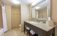 In-room Bathroom 7 Hampton Inn & Suites by Hilton Moncton