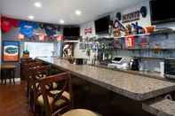 Quầy bar, cafe và phòng lounge Microtel Inn & Suites by Wyndham Brooksville