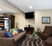 Khu vực công cộng 3 Microtel Inn & Suites by Wyndham Brooksville