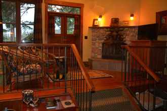 Lobby 4 Johnston Canyon Lodge and Bungalows