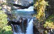 Nearby View and Attractions 7 Johnston Canyon Lodge and Bungalows
