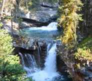 Nearby View and Attractions 7 Johnston Canyon Lodge and Bungalows