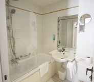 In-room Bathroom 4 Hotel de la Poste - Relais Napoléon III