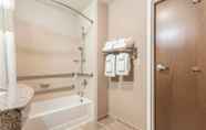 Toilet Kamar 3 Hampton Inn Auburn