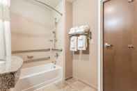 Toilet Kamar Hampton Inn Auburn