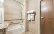 Toilet Kamar 7 Hampton Inn Auburn