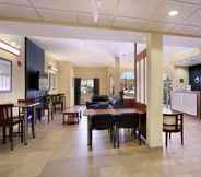 Lobby 3 Microtel Inn & Suites by Wyndham Kearney