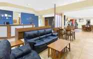 Lobby 2 Microtel Inn & Suites by Wyndham Kearney