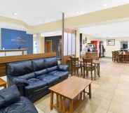 Lobby 2 Microtel Inn & Suites by Wyndham Kearney